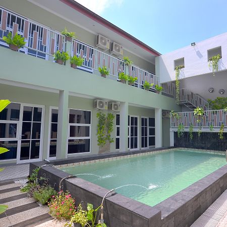 Oyo 583 Puri Gejayan Asri Syariah Hotel Kejayan Exterior photo