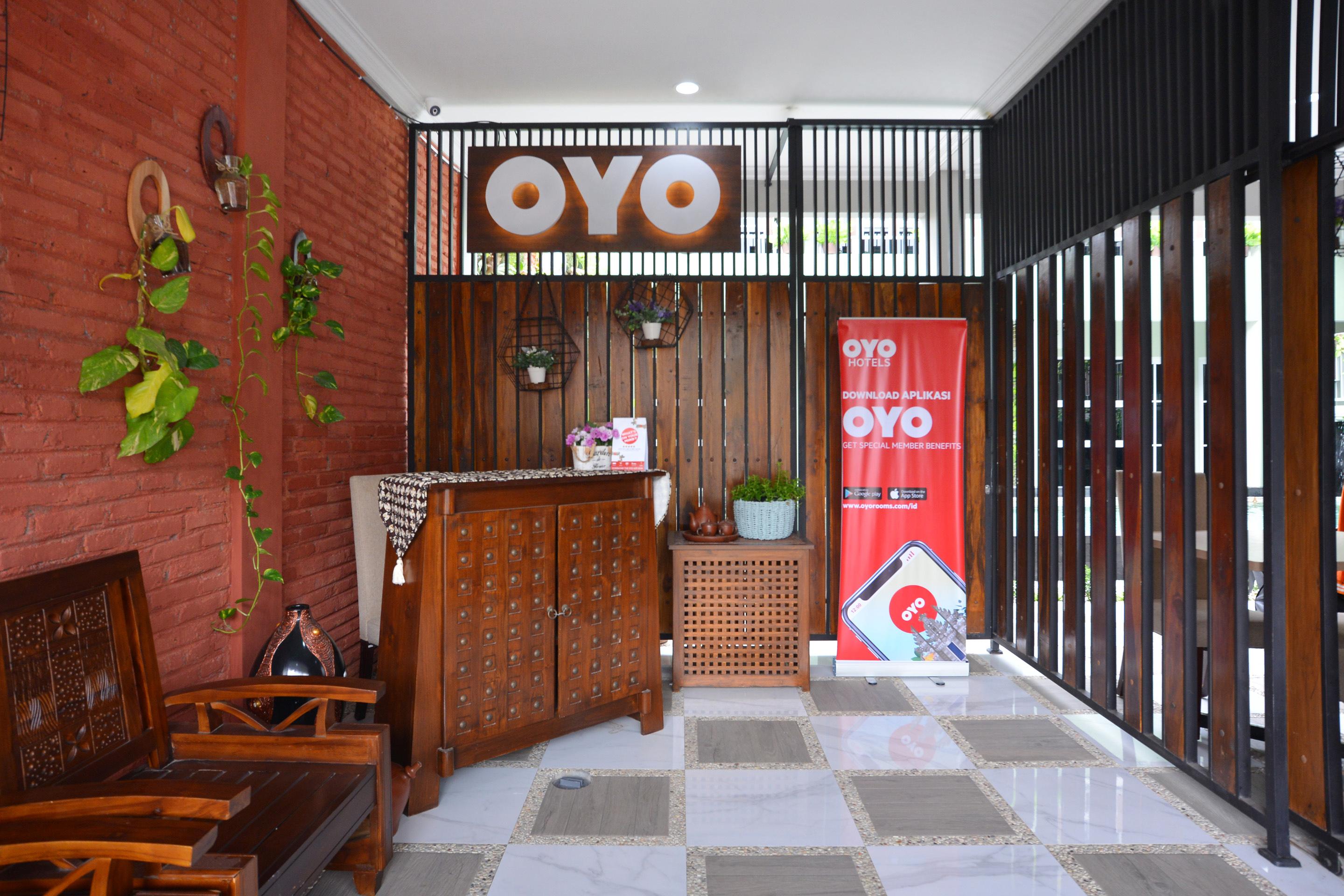 Oyo 583 Puri Gejayan Asri Syariah Hotel Yogyakarta Exterior photo