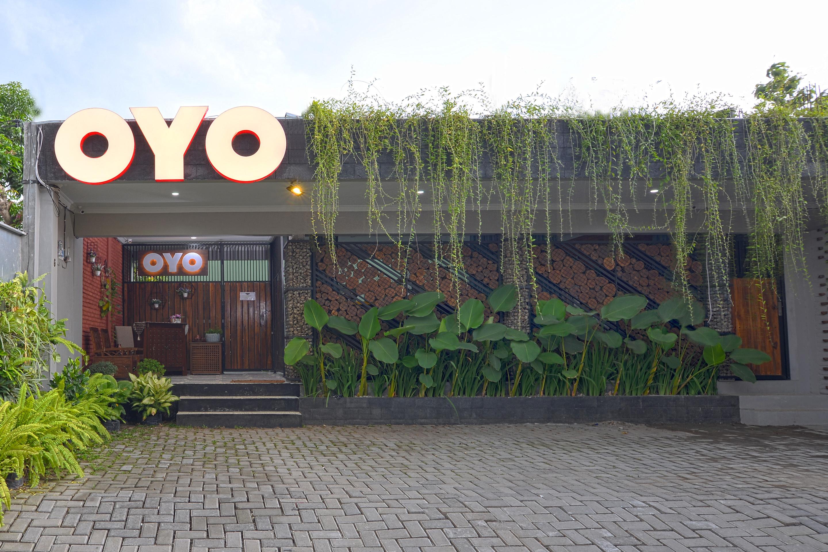 Oyo 583 Puri Gejayan Asri Syariah Hotel Yogyakarta Exterior photo