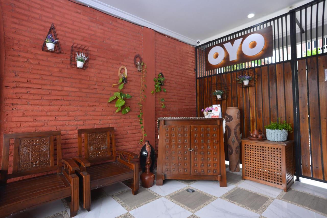 Oyo 583 Puri Gejayan Asri Syariah Hotel Kejayan Exterior photo