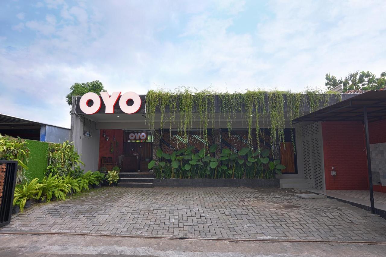 Oyo 583 Puri Gejayan Asri Syariah Hotel Kejayan Exterior photo